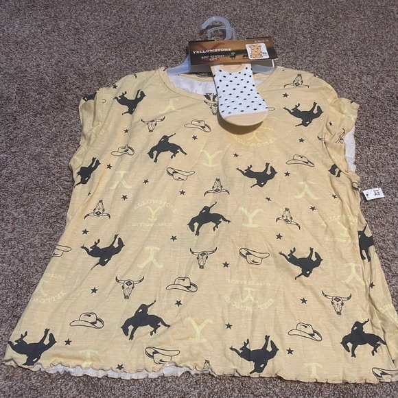 Womens pajama and sock set size xl(16-18) - Picture 1 of 2